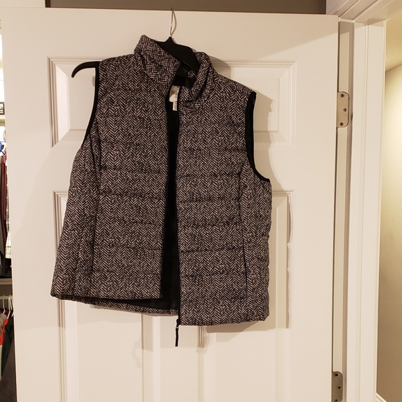 Sporty puffer zip-up vest - Picture 1 of 5